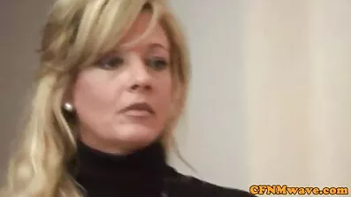 រវាងជនបរទេសគឺមាន wank pussy និងជល់មាន់នៅក្នុងរថយន្តមួយ