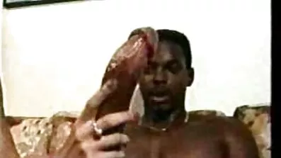 ខ្លាញ់ឆ្កេម៉ាស្សាជាមួយ phallus មួយ