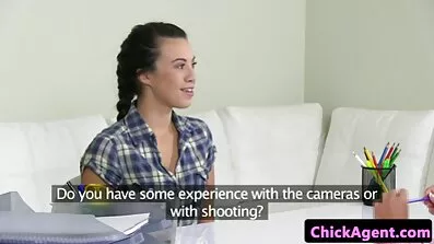 ចងនិង strap នៅលើស្រឡាញ់ pussy ក្តៅ