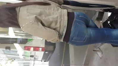 នេះ dude ចំណិតទ្វារមាស fucked ដោយក្មេងស្រីសុដន់ធំ