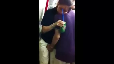 Hotty យ៉ាងហ្មត់ចត់ licking pussy មិត្តភក្តិរបស់នាង