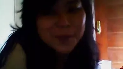 ឆ្កេ Horny banged នៅលើគ្រែជាមួយបិសាចខ្មៅធំ