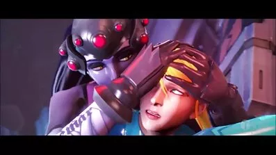 ក្មេងស្រីក្នុងការសម្ដែង masturbates pussy