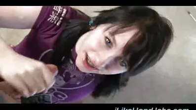 ក្រុម Super-fucking-brunette ក្តៅប្រគល់ខ្លួននៅកន្លែងធ្វើការទៅឱ្យអ្នកបំរើរបស់នាង