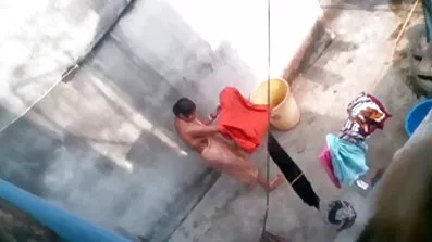 នៅលើជល់ប្តីរបស់ប្តីភូមិ pussy មានរោម