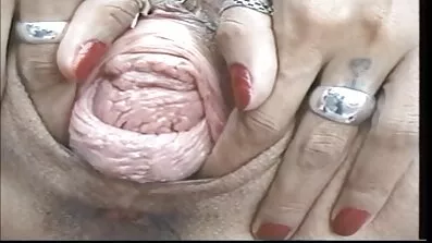 ទទួលបានជំងឺមហារីកនិង fuck ខ្លួននាងជាមួយនឹងម៉ាស៊ីនរួមភេទមួយ
