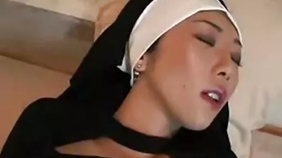 Horny paramedic ចាស់ទុំ fucks អ្នកជំងឺនៅក្នុងរចនាប័ទ្មក្តៅ