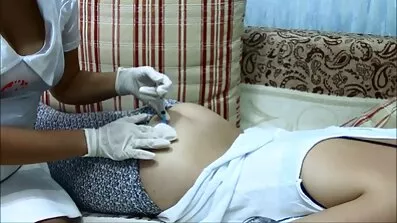 បុរសវ័យក្មេង fucking insatiable នៅខាងមុខនៃកាមេរ៉ាលាក់មុខ