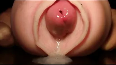 នៅលើ fuck ជាន់-រន្ធនៅក្នុងរោមត្នោតសក់ penetrates