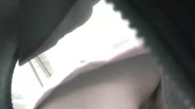 ជល់មាន់មិត្តប្រុស brunette របស់នាង fucked ដោយអ្នកជិះកង់ក្លែងក្លាយ