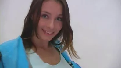 Fucking chick លាជាតិខ្លាញ់ជាមួយនឹងឧបករណ៍ការលំបាករបស់នាង