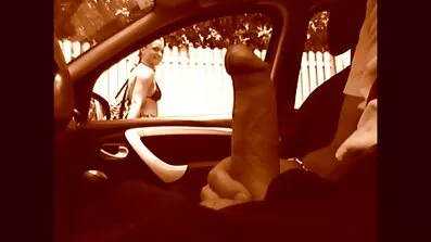 មួយ upskirt ពុំ fucks ស្ត្រីម្នាក់ busty ជាមួយនឹងការសាកបញ្ចូល