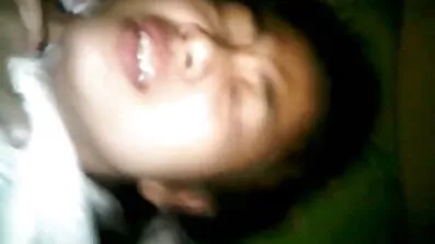 Macho fucks ប្រពន្ធរបស់នរណាម្នាក់ផ្សេងទៀតនិងទទួលបានការមានអារម្មណ៍រីករាយពិសេសពីវា
