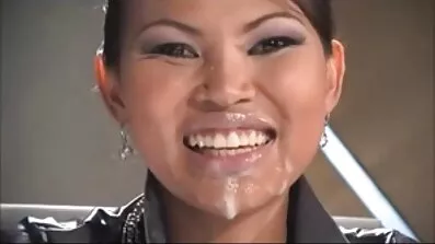 Jiggly ម្រាមដៃមិត្តស្រីរបស់នាង coochie