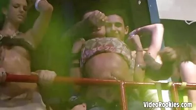 បន្ទាប់ពីការ blowjob មួយ,chuvikha ទទួលបានជាដើមនៅលើមុខរបស់នាង
