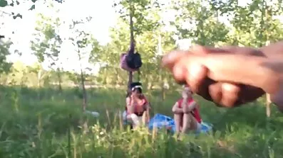 ឆ្កេ Horny បានដាក់ខោមួយឡែក