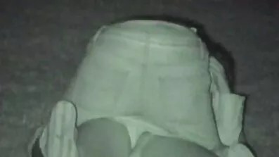 សាច់ជ្រូក faggot ត្នោតសក់ក្នុង coochie ជាមួយរំញ័រនៅឯផ្ទះ