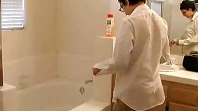 ជាមួយនឹងក្មេងស្រី phallus fucked ហ៊ានរបស់នាងនៅក្នុង thong