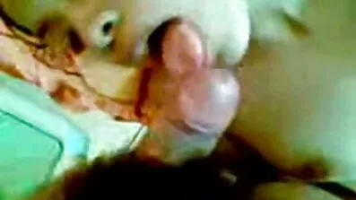 Brunette បន្ធូរអារម្មណ៍តាមភ្លៀងដោយដួងនេត្រា(ពន្លឺរាត្រី)