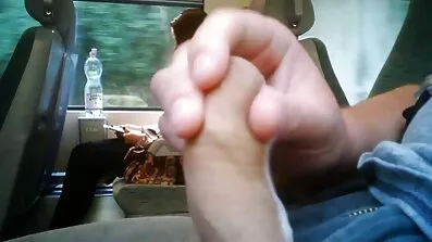 គ្រូបង្វឹករូបនេះបាន fucked ស្ត្រីម្នាក់នៅក្នុង yard នៅក្នុងរន្ធ juicy មួយ។