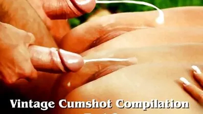 អ្នកជំនួញខ្មៅបានដោះនាង pussy សម្រាប់ការរួមភេទ