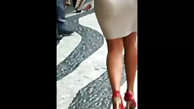 បុរសប៍នស្រស់ស្អាត fucked ដោយមាន់ពីរនាក់
