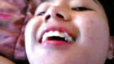 Fucks ស្ត្រីម្នាក់ដ៏ស្រស់ស្អាតជាមួយប្រទេសជិតខាងដេលរតុវកេរុញ