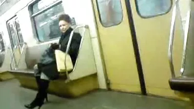 ខ្មៅនៅលើគ្រែ fucked បន្ទាប់ពី Fetish ជើង