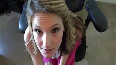 Dude លោក Dick fucked ដោយសត្វមាន់ពីរនាក់នៅក្នុង pies juicy។